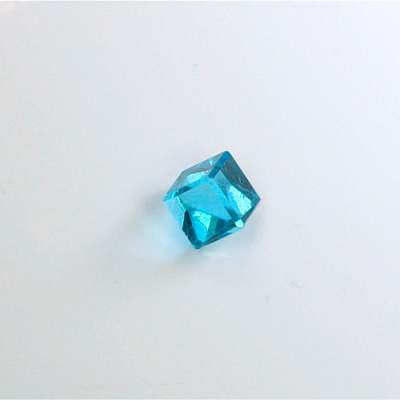 Cut Crystal Foiled Angled Cube 06MM AQUA