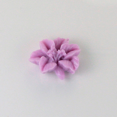 Plastic Carved No-Hole Flower - Lily 18x15MM LT PURPLE