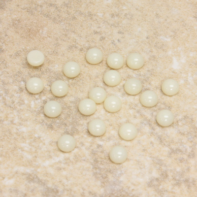 Glass Medium Dome Cabochon - Round 04MM IVORY