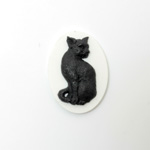Plastic Cameo - Cat Sitting Oval 25x18MM BLACK ON WHITE