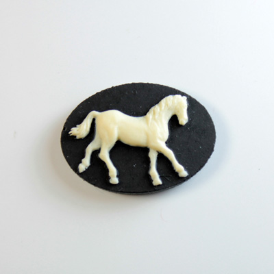 Plastic Cameo - Horse Oval 25x18MM IVORY ON BLACK