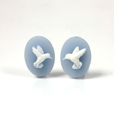 Plastic Cameo - HuMMingbird Oval 18x13MM WHITE ON BLUE