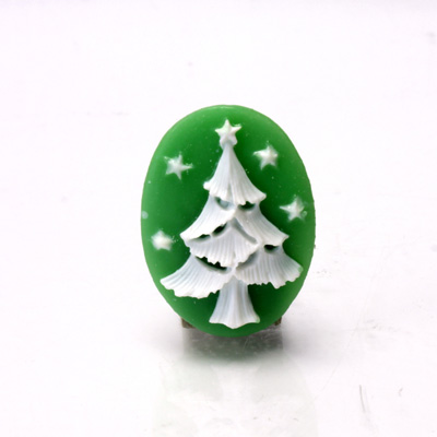 Plastic Cameo - Christmas Tree Oval 25x18MM WHITE ON GREEN