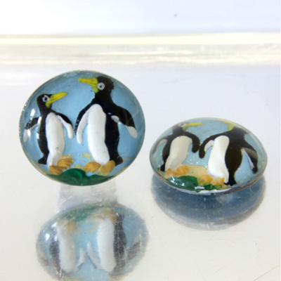 Glass Crystal Painting with Carved Intaglio Penguins Round 18MM  NATURAL on BLUE