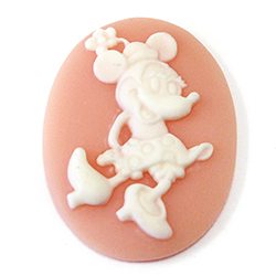 Plastic Cameo - Minnie Oval 40x30MM WHITE ON ANGELSKIN