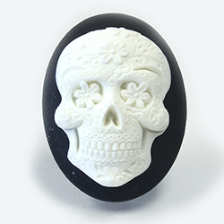 Plastic Cameo - Day of the Dead, Skull Oval 40x30MM WHITE ON BLACK