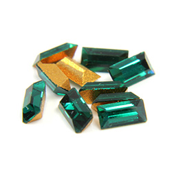 Preciosa Crystal Point Back Fancy Stone - Baguette 04x2MM EMERALD