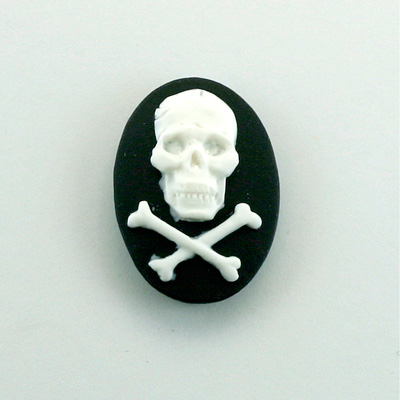 Plastic Cameo - Skull & Crossbones Oval 25x18MM WHITE ON BLACK