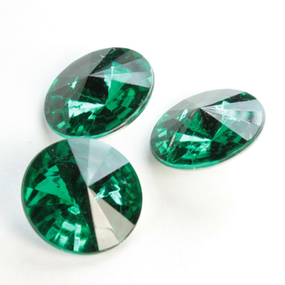 Plastic Point Back Foiled Rivoli 16MM EMERALD