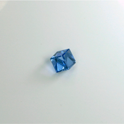 Cut Crystal Foiled Angled Cube 04MM SAPPHIRE