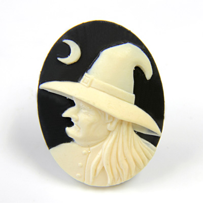 Plastic Cameo - Witch with Hat (L) Oval 40x30MM IVORY ON BLACK