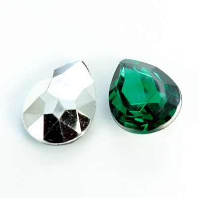 Plastic Point Back Foiled Stone - Pear 25x18MM EMERALD