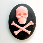 Plastic Cameo - Skull & Crossbones Oval 40x30MM PINK ON BLACK