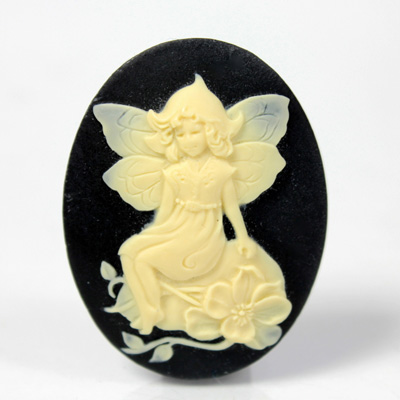 Plastic Cameo - Fairy Sitting on Garden Stone Oval 40x30MM IVORY ON BLACK