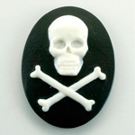 Plastic Cameo - Skull & Crossbones Oval 40x30MM WHITE ON BLACK