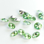 Plastic Point Back Foiled Rivoli 08MM PERIDOT