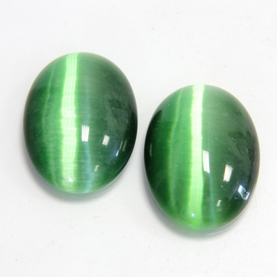 Fiber-Optic Cabochon - Oval 25x18MM CAT'S EYE GREEN